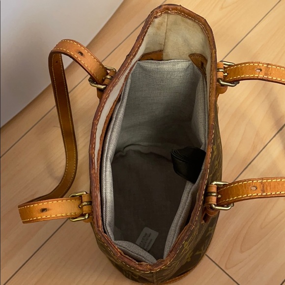 Vintage LV Bucket Bag - Authentic - Picture 6 of 9
